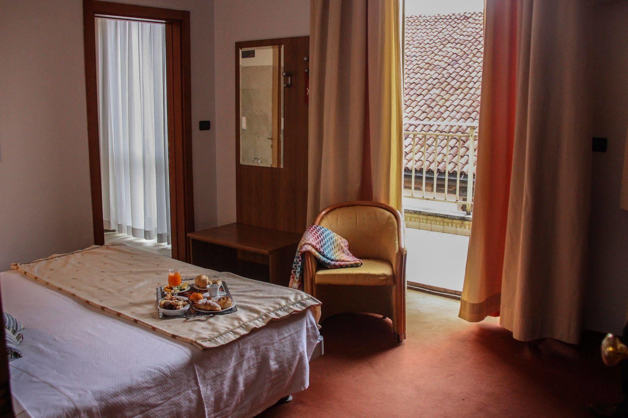 Hotel Lux Αλεξάνδρεια Εξωτερικό φωτογραφία