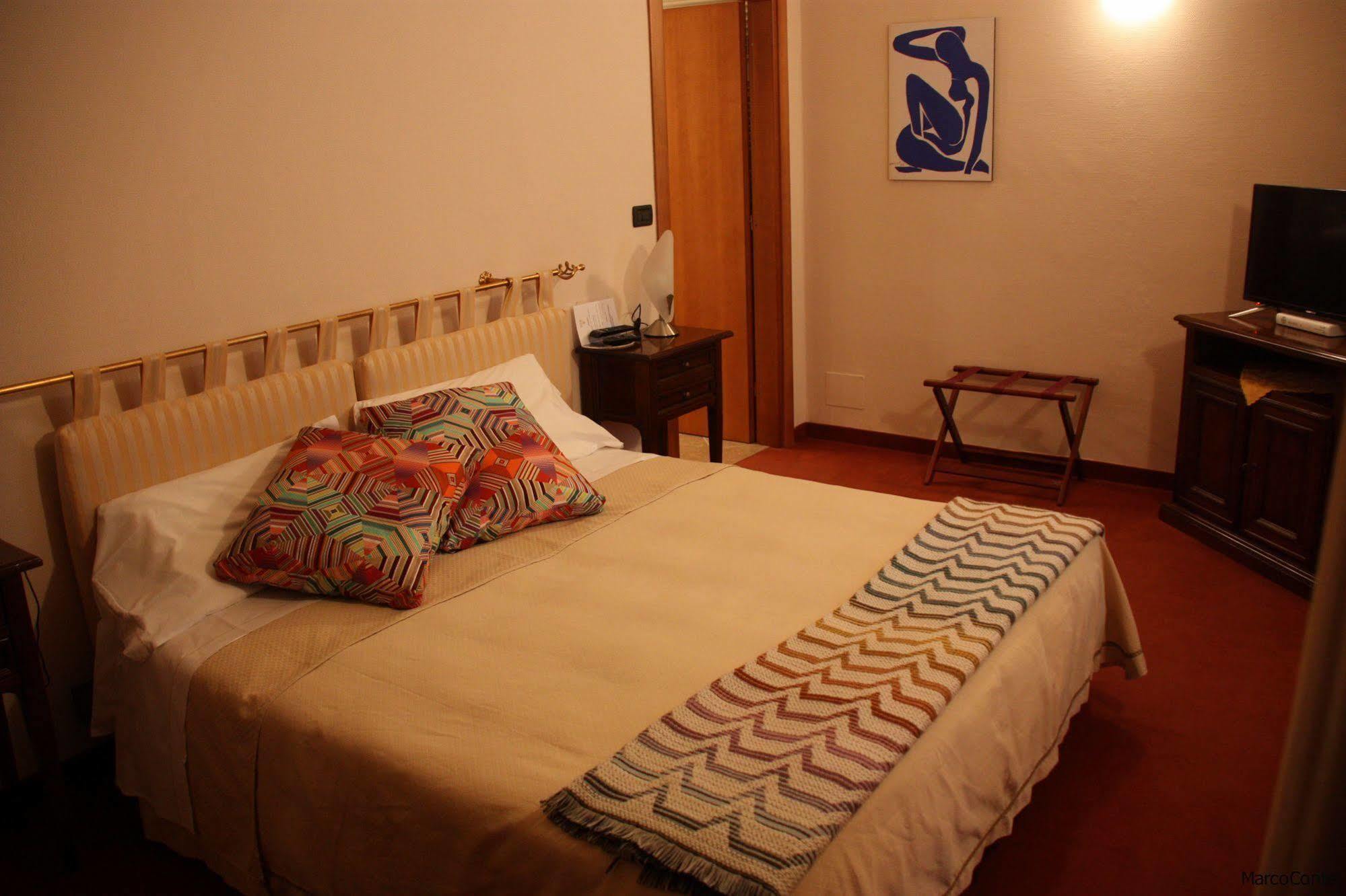 Hotel Lux Αλεξάνδρεια Εξωτερικό φωτογραφία